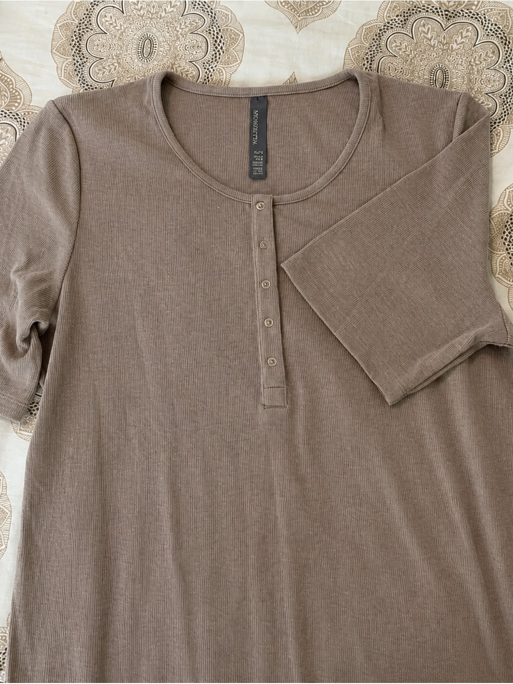 🚨 3 for $25 SALE 🚨 
Mondetta Super Soft Ribbed Scoop Neck Top in Taupe Beige
